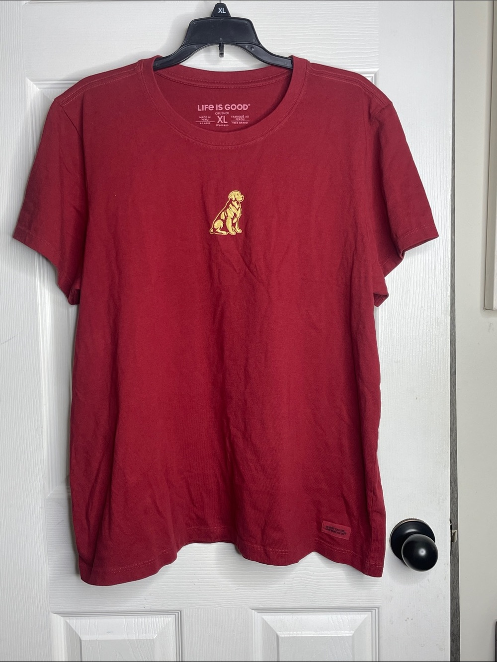 Life Is Good Women's Short Sleeve Tee in Deep Red W/Yellow Dog Graphic. Size XL